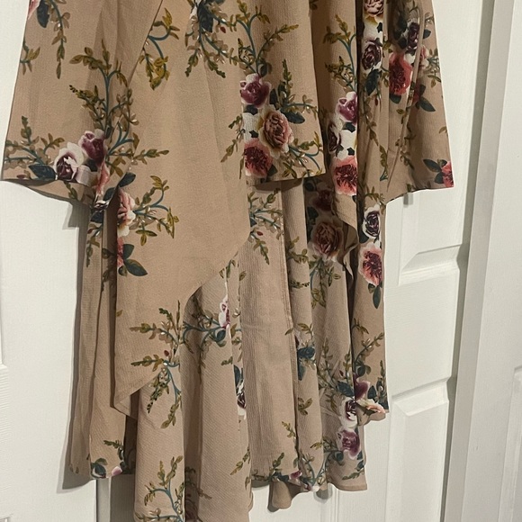 SHEIN CURVE  2XL  TUNIC TOP - Picture 3 of 9